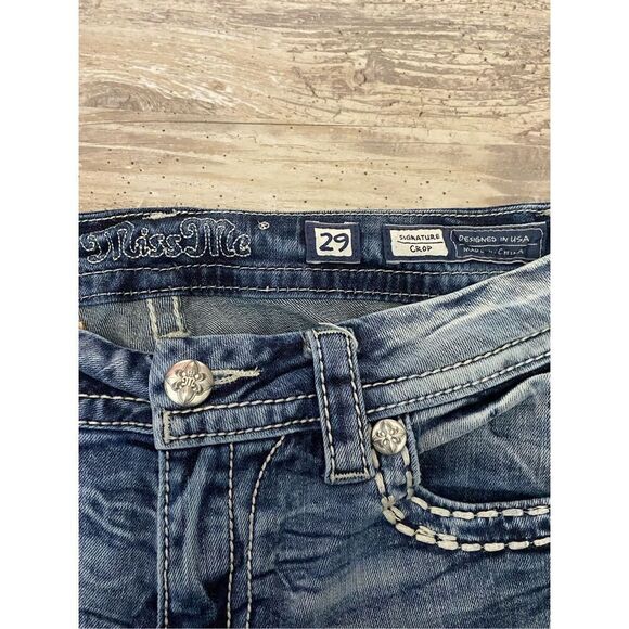 Miss Me Signature Crop Jeans Rhinestone Mid Rise Women’s Sz 29 Waist - Picture 4 of 7